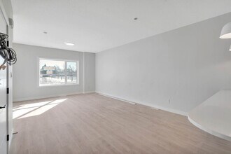 6166 Stinson Way NW in Edmonton, AB - Building Photo - Building Photo