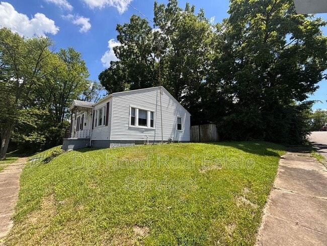 344 W Parkwood Dr in Dayton, OH - Building Photo - Building Photo
