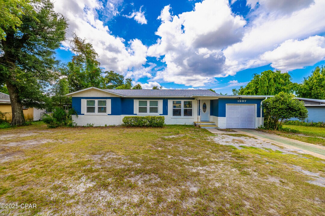 1207 Buena Vista Blvd in Panama City, FL - Building Photo
