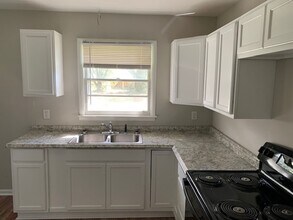 2206 Glen Iris Rd NW in Huntsville, AL - Building Photo - Building Photo