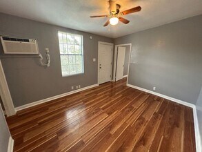 2319 Observation Dr in San Antonio, TX - Foto de edificio - Building Photo