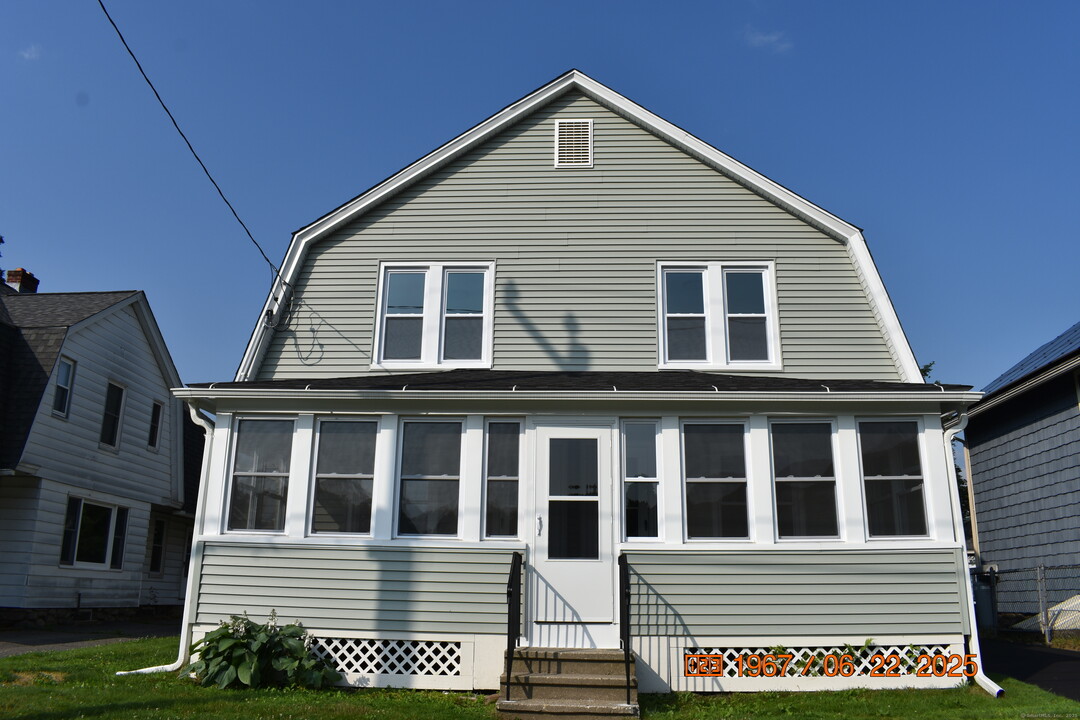 41 Highland Ave in Beacon Falls, CT - Foto de edificio