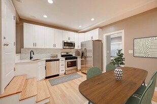 1430 N Maplewood Ave, Unit 101 in Chicago, IL - Building Photo