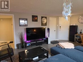 2429 Carlsen Ave in Ottawa, ON - Building Photo - Building Photo