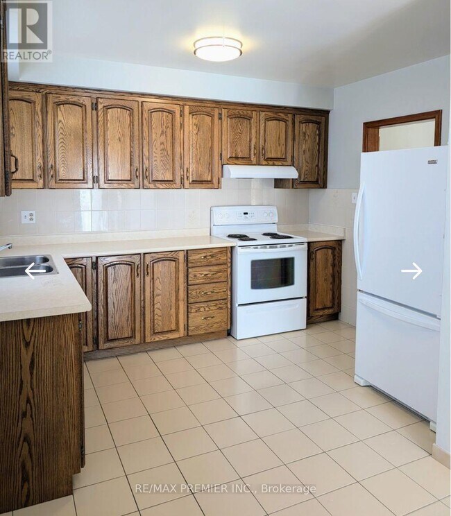 71 Sorlyn Ave in Toronto, ON - Building Photo - Building Photo