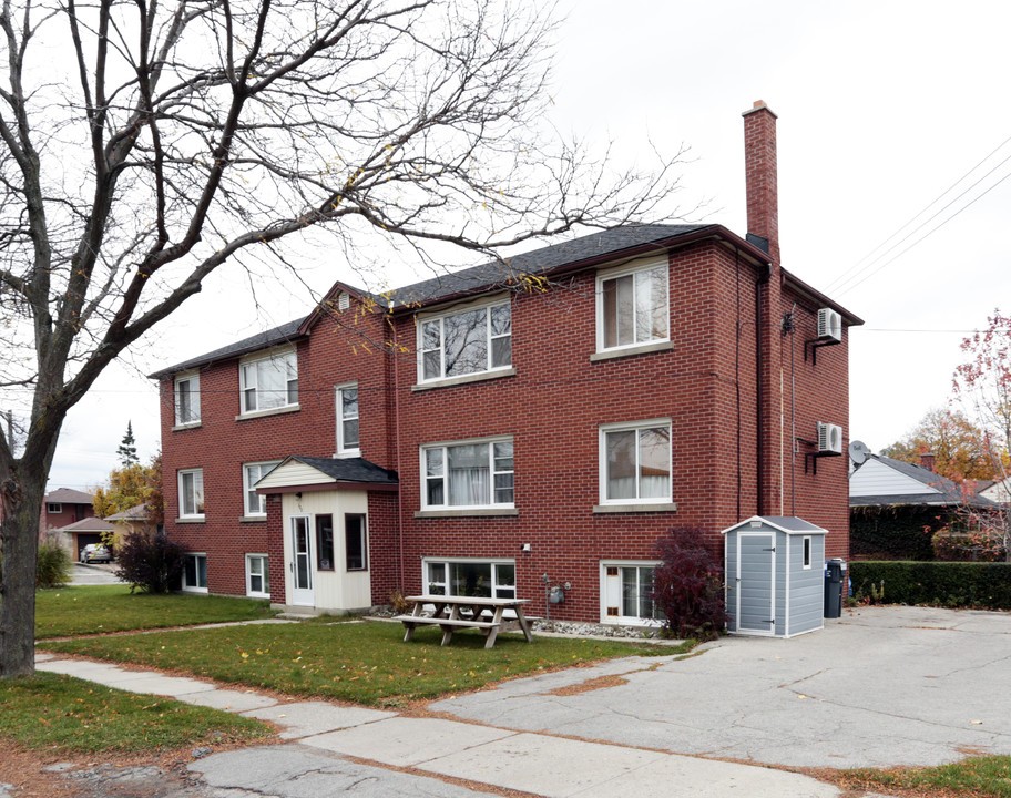 108 Becker St in Kitchener, ON - Building Photo