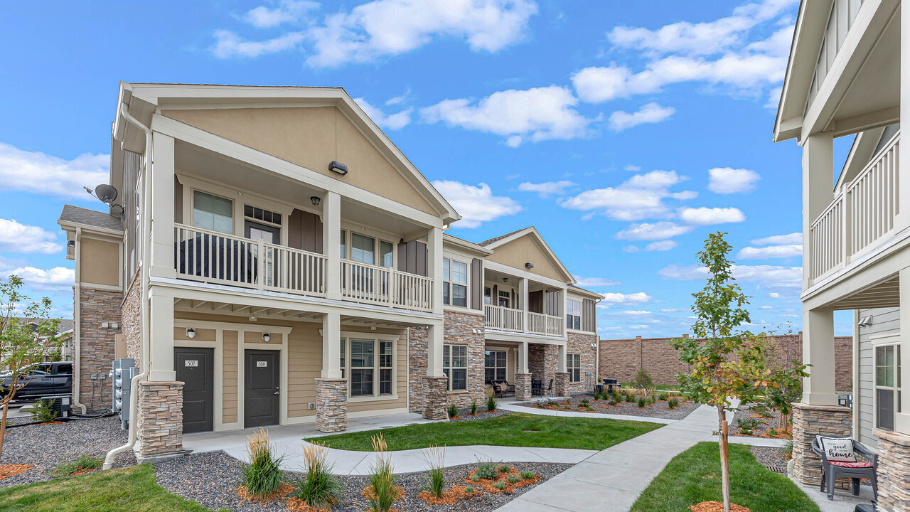 Springs At Eagle Bend in Aurora, CO - Foto de edificio