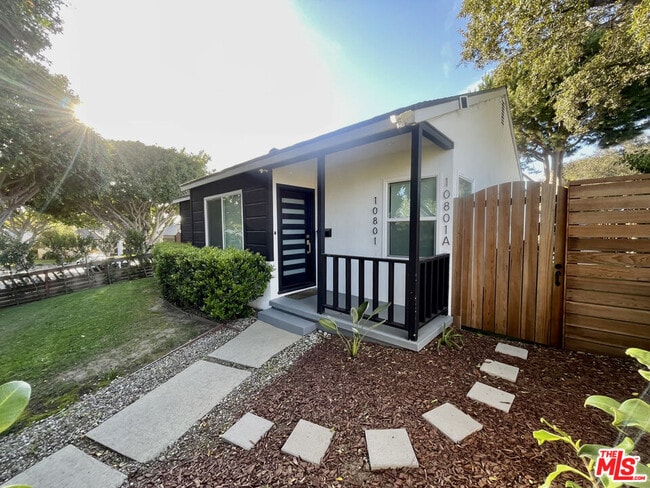 10801 Galvin St in Culver City, CA - Building Photo - Building Photo