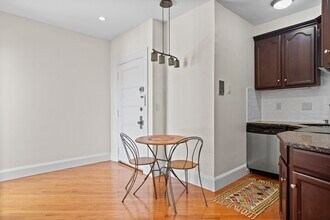 7 Arlington St, Unit #1 in Cambridge, MA - Building Photo - Building Photo