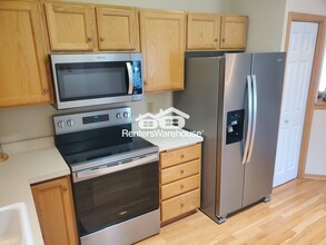 9754 Yucca Ln N in Maple Grove, MN - Building Photo - Building Photo