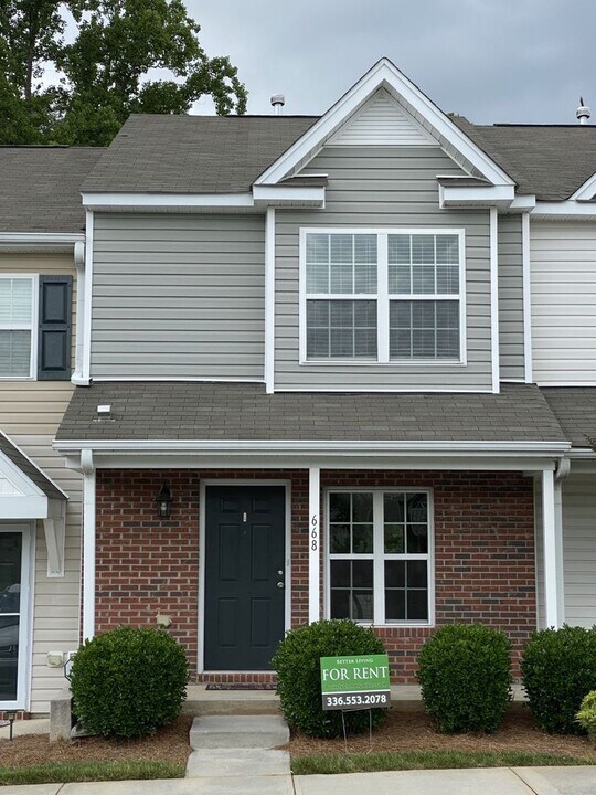 668 Grasswren Way in Greensboro, NC - Building Photo