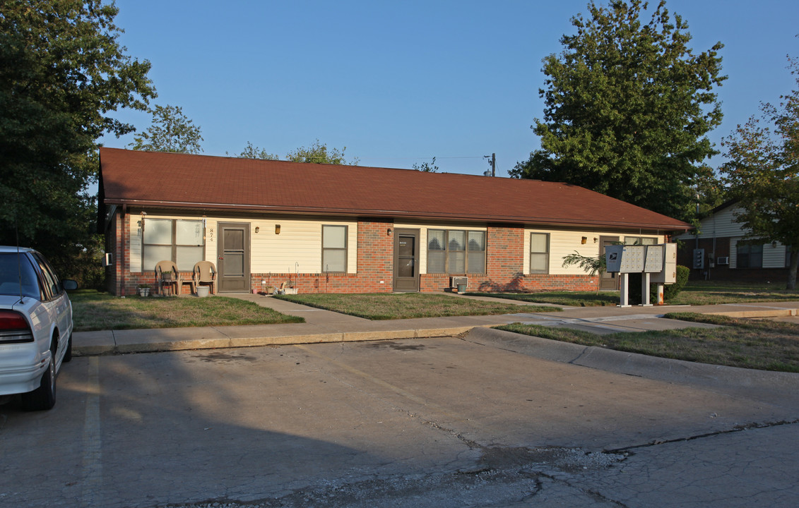 Hamilton Court in Harrisonville, MO - Building Photo