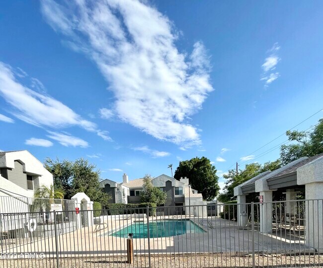 9209 N 59th Ave in Glendale, AZ - Foto de edificio - Building Photo