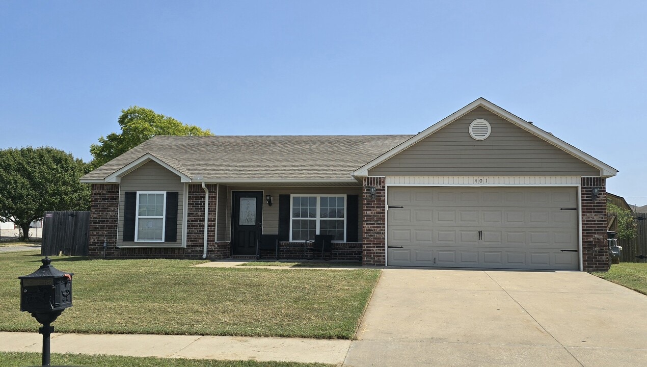 401 S Seminole St in Skiatook, OK - Building Photo