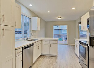 Vintage Y Condominiums in Tacoma, WA - Building Photo - Building Photo