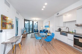 650 NE 2nd Ave in Miami, FL - Building Photo - Building Photo