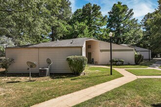Wesley Highland Meadows in Memphis, TN - Building Photo - Building Photo