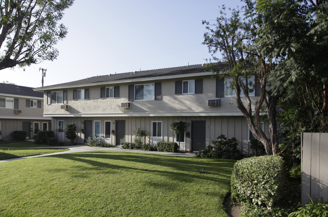 Pointe Newport Apartments in Tustin, CA - Building Photo