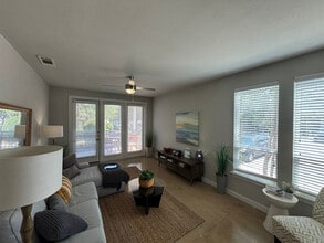 4300 Cromwell Dr in Kyle, TX - Building Photo - Building Photo