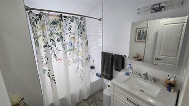 2 Rhame Ave in East Rockaway, NY - Building Photo - Building Photo