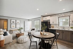 102 Gaslight Dr in Versailles, IN - Building Photo