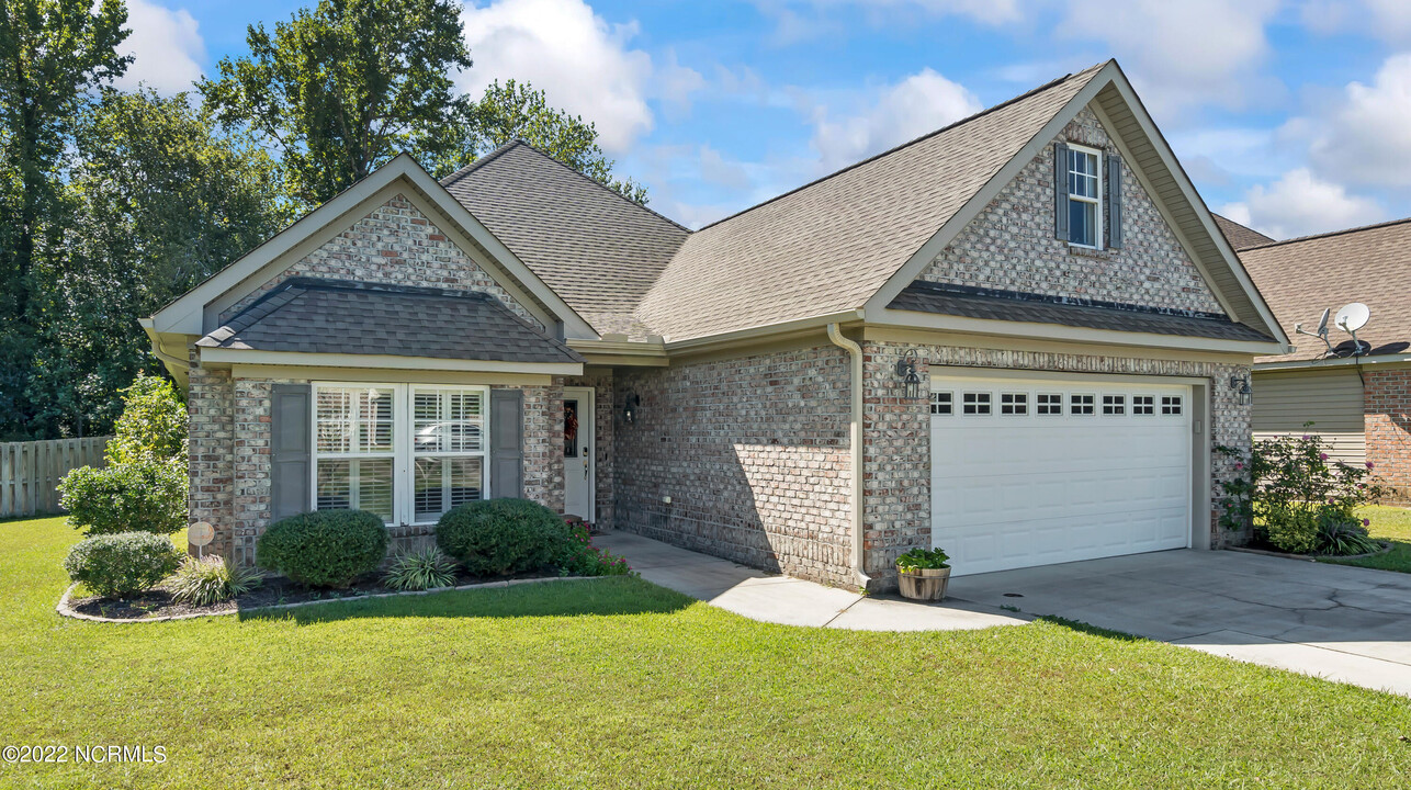 239 Silver Creek Loop in Sneads Ferry, NC - Building Photo