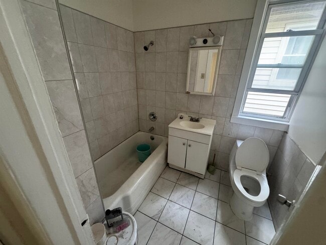 85 W 50th St in Bayonne, NJ - Building Photo - Building Photo