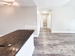 1016 36th St W in Bradenton, FL - Foto de edificio - Building Photo