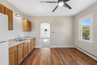 5312 Genesee St, Unit 3 in Bowmansville, NY - Foto de edificio - Building Photo