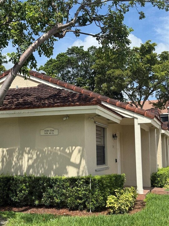17230 NW 60th Ct in Hialeah, FL - Building Photo