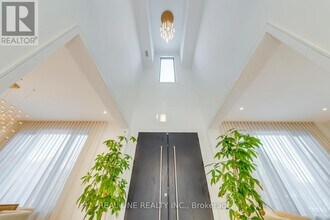 2620 Mississauga Rd in Mississauga, ON - Building Photo - Building Photo