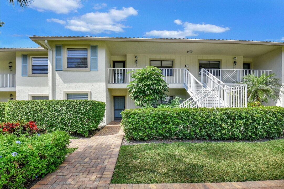 19 Westgate Ln in Boynton Beach, FL - Building Photo