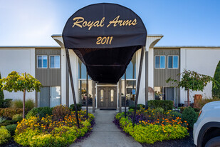 Royal Arms of Green Hills Apartments