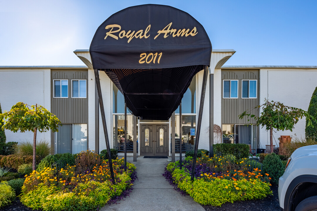 Royal Arms of Green Hills in Nashville, TN - Building Photo