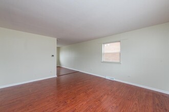 2435 Western Ave in Waukegan, IL - Building Photo - Building Photo