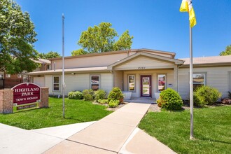 Highland Park Townhomes in Topeka, KS - Building Photo - Building Photo