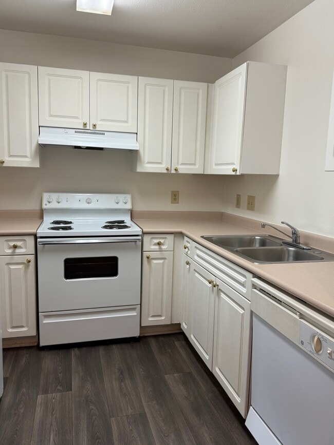 property at 14 Hamiltons Bay Ct