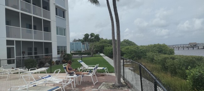 1502 S Lakeside Dr in Lake Worth, FL - Foto de edificio - Building Photo