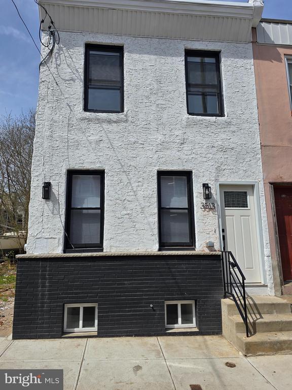 property at 3513 Mt Vernon St