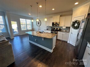 3025 Burnello Ct in Iron Station, NC - Foto de edificio - Building Photo