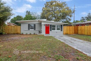 5205 10th Ave S in Gulfport, FL - Building Photo