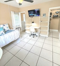 1736 Dewey St in Hollywood, FL - Building Photo - Building Photo