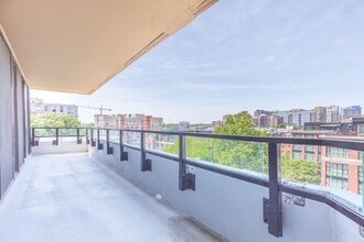 1550 Clarendon Blvd in Arlington, VA - Foto de edificio - Building Photo