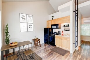 501 4th St NE in Cairo, GA - Building Photo