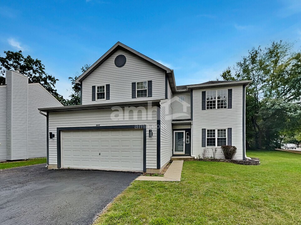 8601 Sycamore Ct in Fox Lake, IL - Building Photo