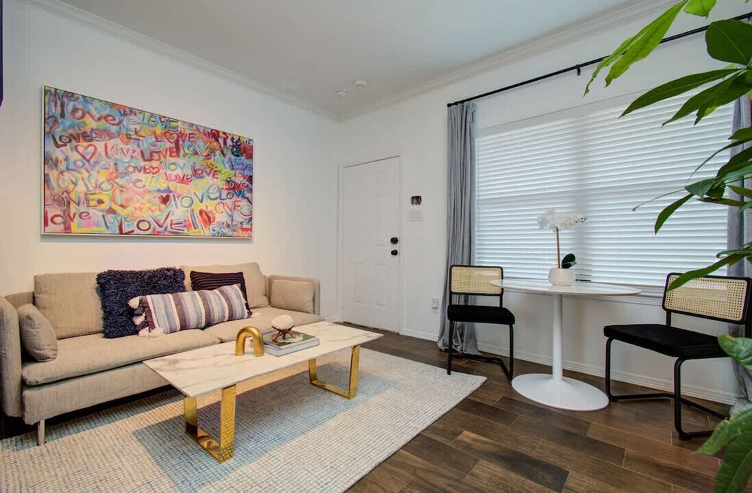 207 W 26th St in Houston, TX - Building Photo