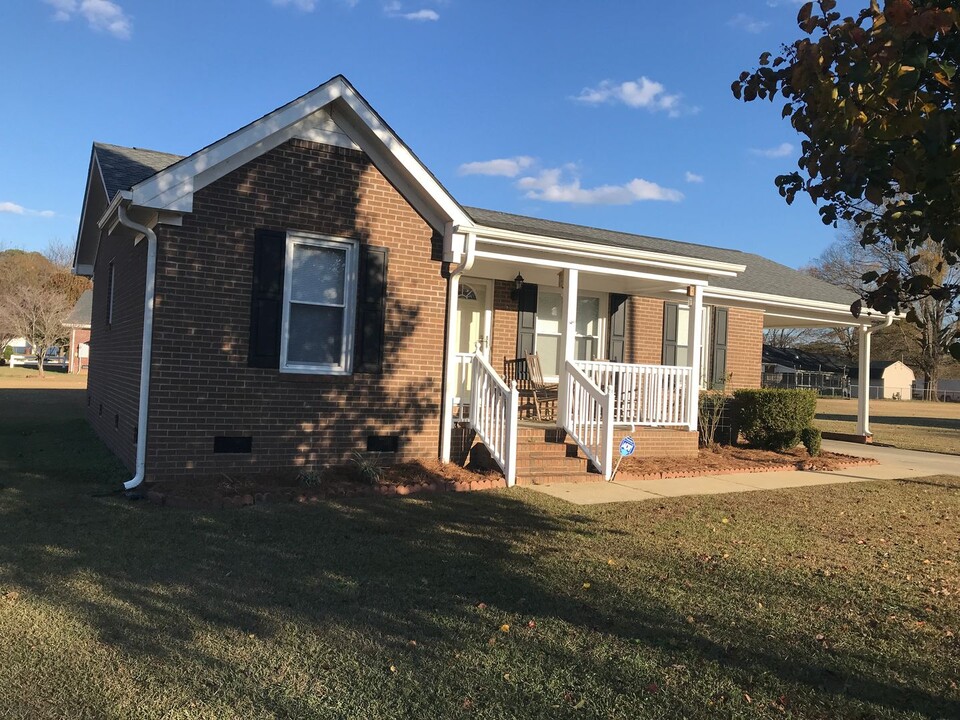 105 Marsha Ct in Erwin, NC - Building Photo