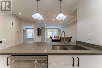 1 Balmoral Ave in Toronto, ON - Building Photo - Building Photo