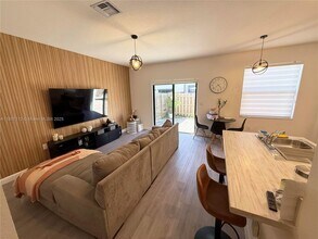 395 NE 211th Terrace in Miami, FL - Building Photo - Building Photo