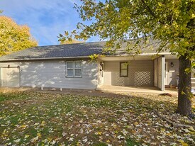 678 Young St in Franklin, IN - Building Photo